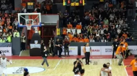Dewa United Banten Basketball berhasil menjadi juara IBL 2025, yang merupakan gelar pertama mereka, setelah mengalahkan Pelita Jaya Jakarta dengan skor 74-74 dalam laga ketiga Final IBL 2025 di Gelanggang Mahasiswa Soemantri Brodjonegoro Jakarta, Minggu (20/7/2025).