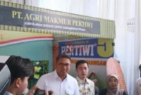 Wakil Menteri Pertanian (Wamentan) Sudaryono meninjau stan pameran pada Pekan Agro Digital dan Inovasi Padi Jateng 2025, di Soropadan, Kabupaten Temanggung, Minggu (20/7/2025).
