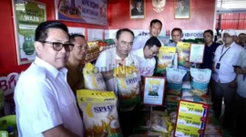 Menteri Koperasi (Menkop) Budi Arie Setiadi meninjau Koperasi Desa Merah Putih Bentangan, Klaten, Jawa Tengah, Sabtu (20/7/2025).