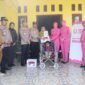 Kapolres Metro Bekasi, Kombes Pol. Mustofa, S.I.K., M.H. menyerahkan kursi roda kepada penyandang disabilitas di Kampung Bulak Temu dan Desa Sukabudi, Kabupaten Bekasi, Jawa Barat