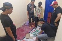 Satnarkoba Polres Jakarta Barat menggeledah tempat tinggal sindikat narkoba jaringan internasional