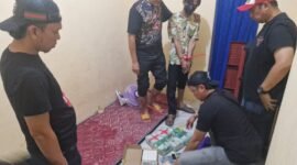 Satnarkoba Polres Jakarta Barat menggeledah tempat tinggal sindikat narkoba jaringan internasional