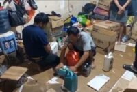 Polres Metro Jakbar menggerebek Sindikat Produksi dan Perdagangan Oli Palsu di Kembangan, 3 Pelaku Dicokok