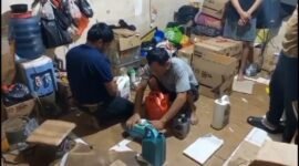 Polres Metro Jakbar menggerebek Sindikat Produksi dan Perdagangan Oli Palsu di Kembangan, 3 Pelaku Dicokok