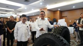 Mendag Budi Santoso saat ekspose pengawasan impor ilegal di Kemendag, Rabu (6/8/2025). Pemerintah serius berantas barang ilegal.
