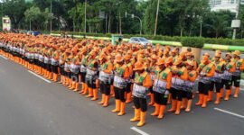 Petugas PPSU DKI Jakarta bersiap menandatangani kontrak kerja baru tahun 2025. Dok: Kominfo DKI JKT