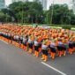 Petugas PPSU DKI Jakarta bersiap menandatangani kontrak kerja baru tahun 2025. Dok: Kominfo DKI JKT