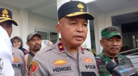 Wakapolda Banten Brigjen Pol Hengki saat memberikan pernyataan tegas terkait larangan pengibaran bendera bajak laut One Piece dalam peringatan HUT RI ke-80. (Foto: Istimewa)