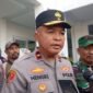 Wakapolda Banten Brigjen Pol Hengki saat memberikan pernyataan tegas terkait larangan pengibaran bendera bajak laut One Piece dalam peringatan HUT RI ke-80. (Foto: Istimewa)