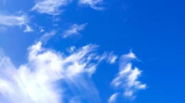 Ilustrasi langit cerah berawan di wilayah Jakarta pada pagi hari dengan kondisi udara lembap. (Posnews/Ist)