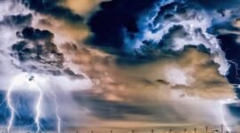 Ilustrasi, Awan gelap dan hujan di kawasan Jakarta, ilustrasi peringatan cuaca BMKG. (Posnews/Net)