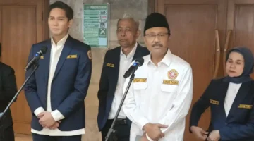 Menteri Sosial Saifullah Yusuf memberikan pernyataan terkait ribuan ASN Kemensos yang absen setelah libur Lebaran. (Posnews/Ist)