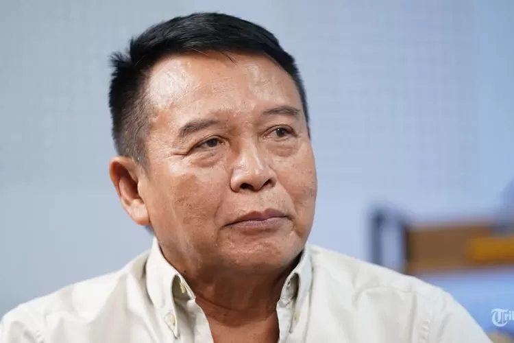 TB Hasanuddin saat memberikan pernyataan terkait kasus kematian Prada Lucky.