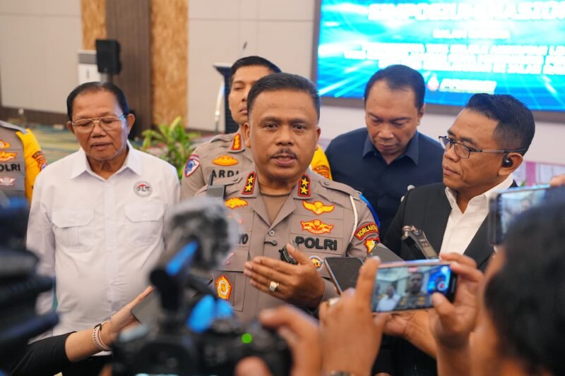 Kakorlantas Polri Irjen Agus Suryonugroho saat mengumumkan pembekuan strobo dan sirene ‘tot tot wuk wuk’ kendaraan resmi. Dok-Polri