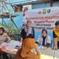 Polisi turun ke kampung, layani warga cek kesehatan dan bagi sembako. (Foto-san)
