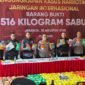 Petugas Polda Metro Jaya menunjukkan barang bukti sabu seberat 516 kilogram dari sindikat narkoba internasional di Jakarta. (Foto-PMJ)