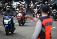 PDishub DKI Jakarta mengalihkan arus lalu lintas di Monas Jakarta untuk HUT ke-80 TNI. Dok: Kominfo DKI JKT
