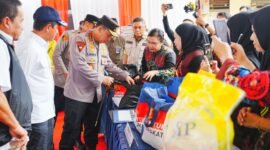 Kapolri Jenderal Listyo Sigit Prabowo meninjau Gerakan Pangan Murah di Mempawah, Kalimantan Barat, Jumat (8/8/2025). (Dok-Polri)