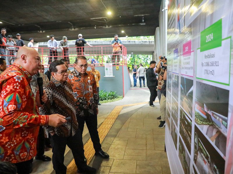Gubernur DKI Jakarta Pramono Anung meninjau kolong tol Slipi yang telah dijadikan ruang publik dan area olahraga, Kamis (14/8/2025). (Dok-Humas DKI JKT)