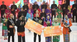 David Leon Bijlsma dan Farel Larasati dinobatkan sebagai Abang None Jakarta 2025 di TIM Cikini. Dok: Kominfo DKI JKT