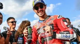 Pembalap Ducati Lenovo, Francesco Bagnaia, merayakan kemenangan MotoGP Jepang. Dok: MotoGP.com