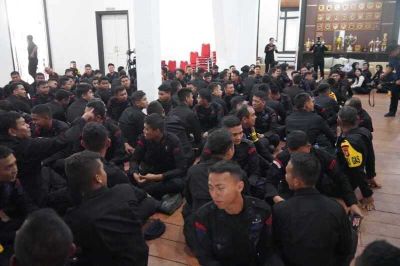 Personel Brimob Polda Metro Jaya mengikuti kegiatan trauma healing di Mako Satbrimob Kwitang, Jakarta Pusat, untuk menjaga kesiapan mental dan soliditas. (Dok-Polri)