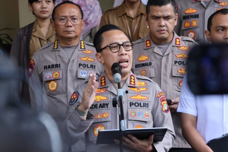 Kabid Humas Polda Metro Jaya Kombes Pol Ade Ary Syam Indradi mengajak masyarakat gunakan Call Center 110 dan Hotline WhatsApp Kapolda untuk laporan darurat. (Dok-Polri)