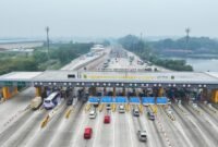 Ribuan kendaraan meninggalkan Jabotabek menuju Trans Jawa melalui GT Cikampek Utama pada H-1 libur Maulid Nabi 2025. (Dok-Jasa Marga)