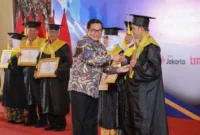 Gubernur DKI Jakarta Pramono Anung menghadiri wisuda akbar Senior School Pintar untuk lansia di TMII, Jakarta Timur. Dok-Kominfo DKI JKT