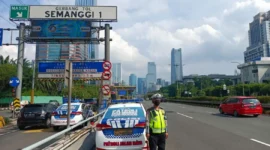 Dishub DKI menutup gerbang tol Slipi dan Senayan. Dok: Istimewa