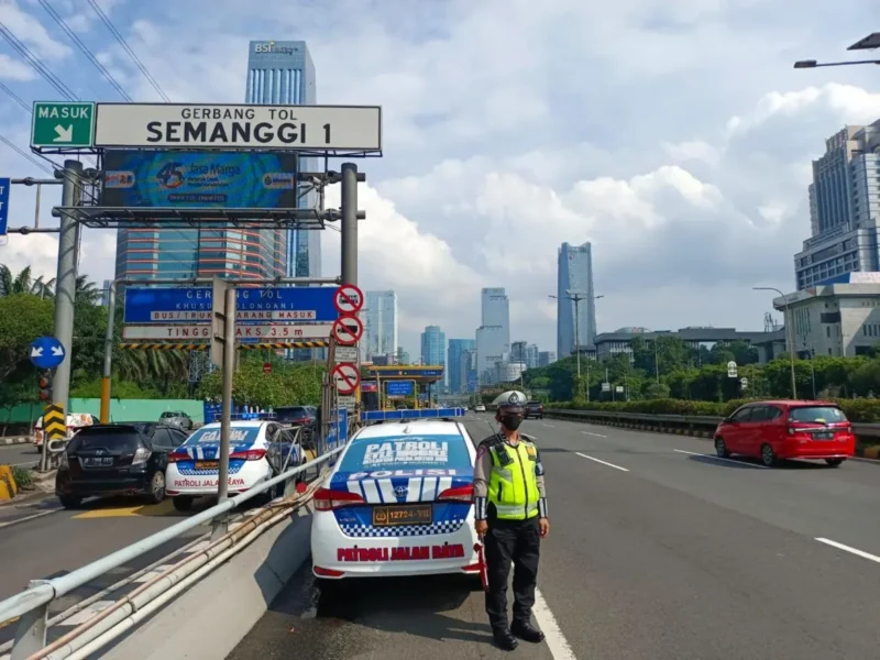 Dishub DKI menutup gerbang tol Slipi dan Senayan. Dok: Istimewa