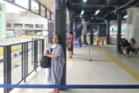 Bus Transjakarta singgah di Halte Jaga Jakarta untuk memudahkan penumpang lansia dan disabilitas selama JPO Senen diperbaiki. Dok-Kominfo DKI JKT