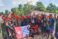 Pasukan KKB/OPM di Papua saat melakukan patroli bersenjata di wilayah pegunungan. Foto-Istimewa