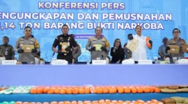 Kapolda Metro Jaya Irjen Asep Edi Suheri memimpin pemusnahan 1,14 ton barang bukti narkoba hasil pengungkapan periode Juli–September 2025 di Jakarta. Dok: Posnews/PMJ