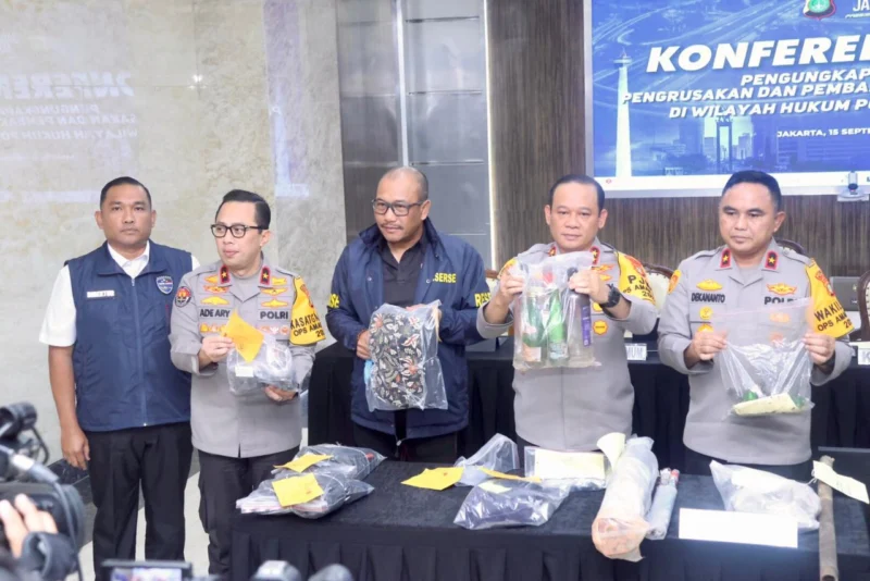Kapolda Metro Jaya Irjen Asep Edi Suheri klarifikasi penangkapan perusuh demo. Dok-Humas PMJ