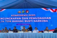 Kapolda Metro Jaya Irjen Asep Edi Suheri memimpin pemusnahan 1,14 ton barang bukti narkoba hasil pengungkapan 1.719 kasus di Jakarta, Selasa (30/9/2025). Dok: PMJ