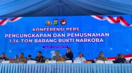 Kapolda Metro Jaya Irjen Asep Edi Suheri memimpin pemusnahan 1,14 ton barang bukti narkoba hasil pengungkapan 1.719 kasus di Jakarta, Selasa (30/9/2025). Dok: PMJ