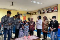 Penyidik Dittipid PPA & PPO Bareskrim Polri memfasilitasi AMK bertemu keluarga kandung setelah korban kekerasan. Dok: Polri