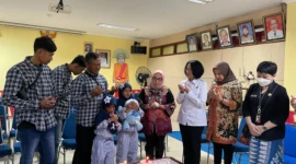 Penyidik Dittipid PPA & PPO Bareskrim Polri memfasilitasi AMK bertemu keluarga kandung setelah korban kekerasan. Dok: Polri