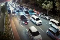 Warga Jakarta terjebak macet panjang imbas penutupan gerbang tol Semanggi

