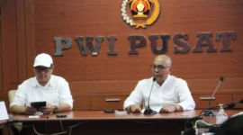 Ketua Umum PWI Pusat Akhmad Munir memberikan pernyataan terkait kebebasan pers. Dok: Istimewa