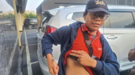 Kurir paket terluka setelah dibacok pria di Bekasi saat perselisihan pembayaran COD. Dok: Istimewa