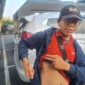 Kurir ekspedisi di Bekasi terluka usai dibacok mandau saat mengantar paket. Dok: Istimewa
