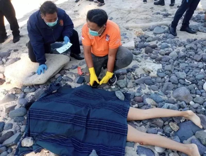 Polisi olah TKP kasus pembunuhan mahasiswi di Pantai Nipah. Dok-Polres Lombok Utara