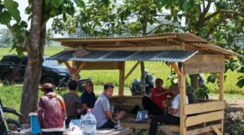 Brigjen Arif Densus 88 meninjau lahan pertanian PT Sang Hyang Seri Subang. Dok: Polri