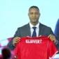 Patrick Kluivert meninggalkan stadion setelah dua laga terakhir Kualifikasi Piala Dunia 2026, Timnas Indonesia tanpa pelatih kepala. Dok: PSSI