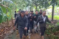 Polisi mengamankan tersangka pembunuhan Serda RS di Wonosobo. Dok-Istimewa
