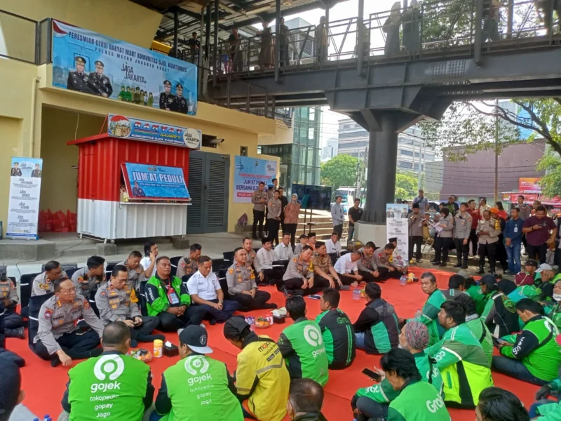 Wakapolda Metro Jaya Brigjen Pol Dekananto Eko Purwono saat meresmikan Ojol Kamtibmas di Stasiun Juanda. Dok: PMJ
