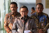 Pramono Anung saat memberikan keterangan pers terkait kemacetan Jakarta akibat perbaikan Tol Semanggi. (red)
