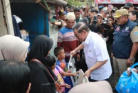 Gubernur DKI Jakarta Pramono Anung meninjau lokasi kebakaran di Tangki, Taman Sari, Jakarta Barat. Dok: Kominfo DKI JKT